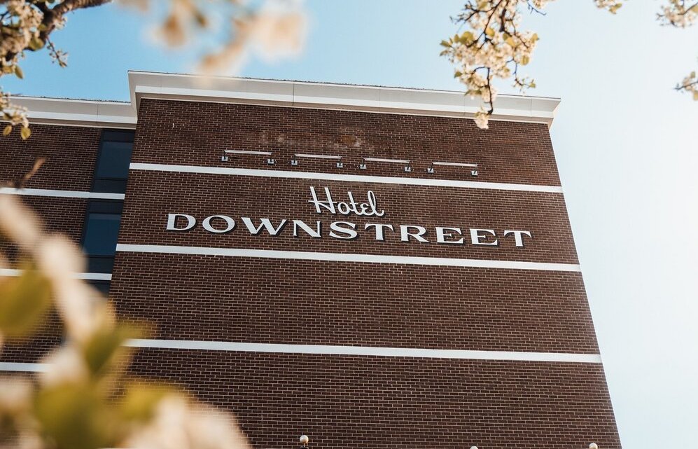 hotel downstreet