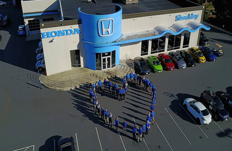 Team photo of employees at Shockley Honda